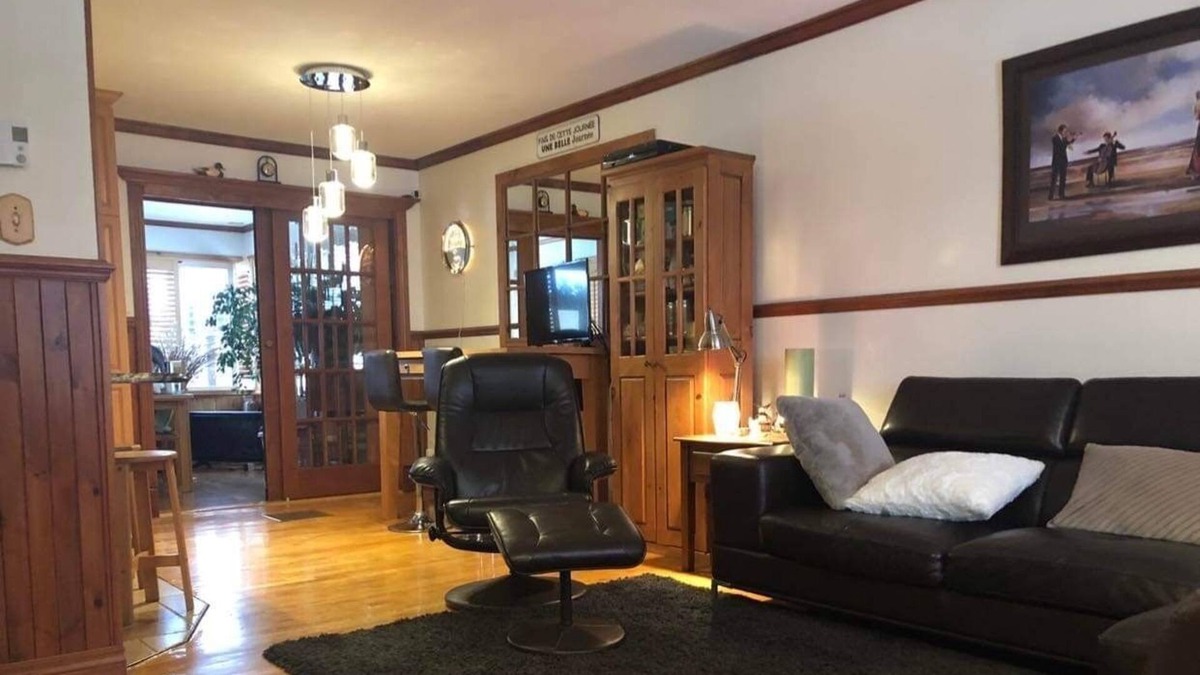 Vaudreuil Cottage | Nice luxirious interious, quiet neighbourhood , Nice backyard set up