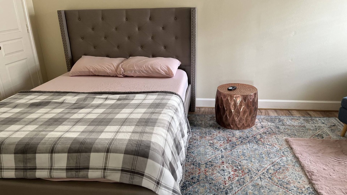 Chelsea Harbour House | Nice luxurious queen bedroom stay at blue water lake 🏡 in center of Sugar land.