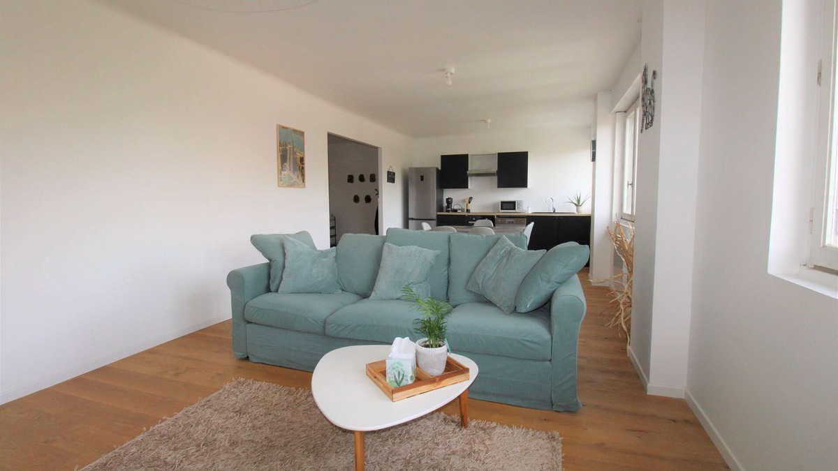 Lay-Saint-Christophe Apartment | Nice, quiet apartment