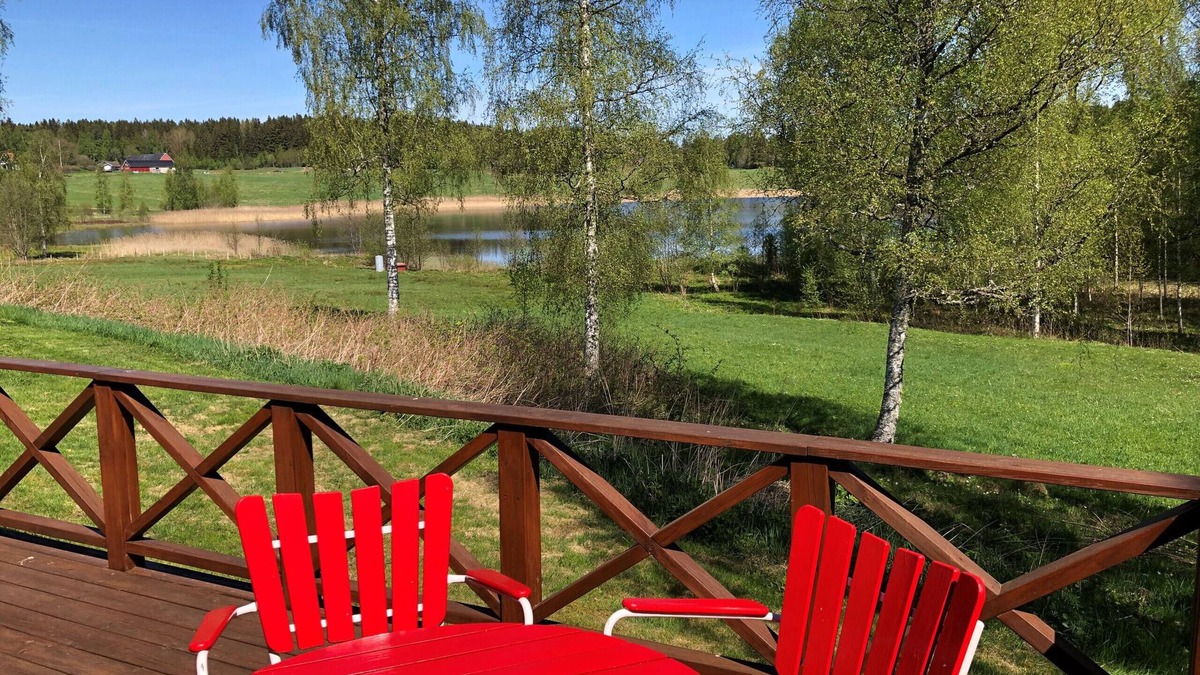 Bengtsfors Municipality House | Nice red-white cottage by the lake with a boat