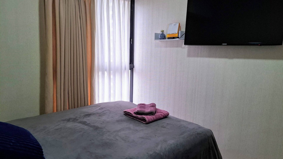 Lince Bed & Breakfast | Nice room with private bathroom and breakfast included in a homestay.