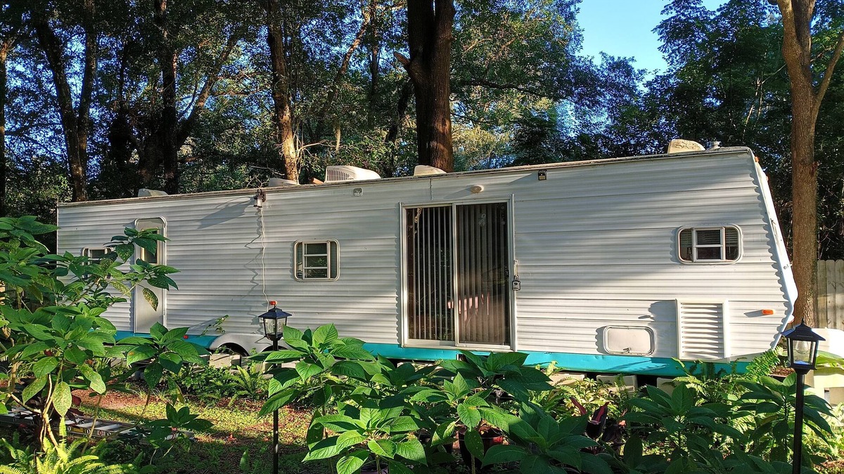 Belleview House | Nice RV with AC in Belleview - Perfect for a cozy getaway