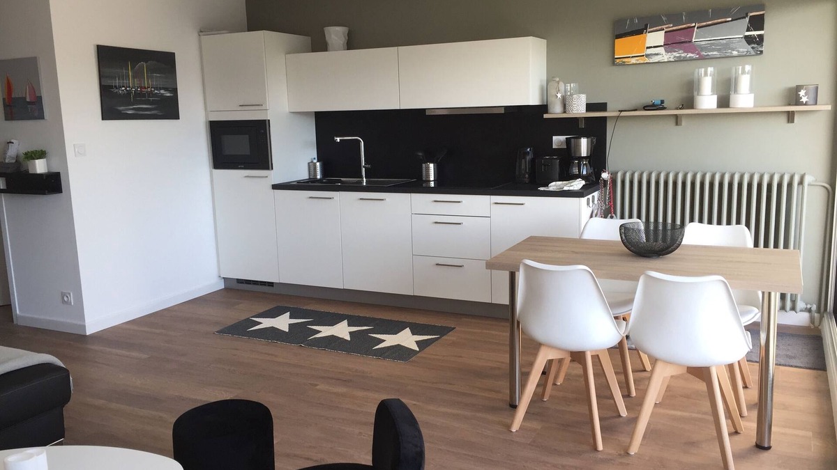 Quiberon Apartment | Nice sea view, south facing, Wifi, Parking, 50 m from beach & Thalasso