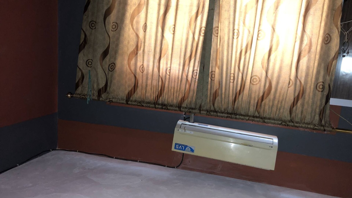 Kumasi House | nice single room with air conditioning and wireless internet