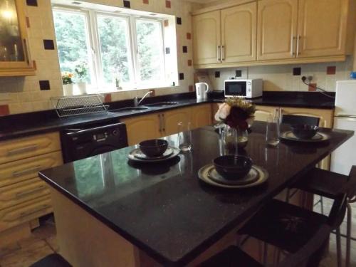 Binley House | Nice Spacious Room in Coventry