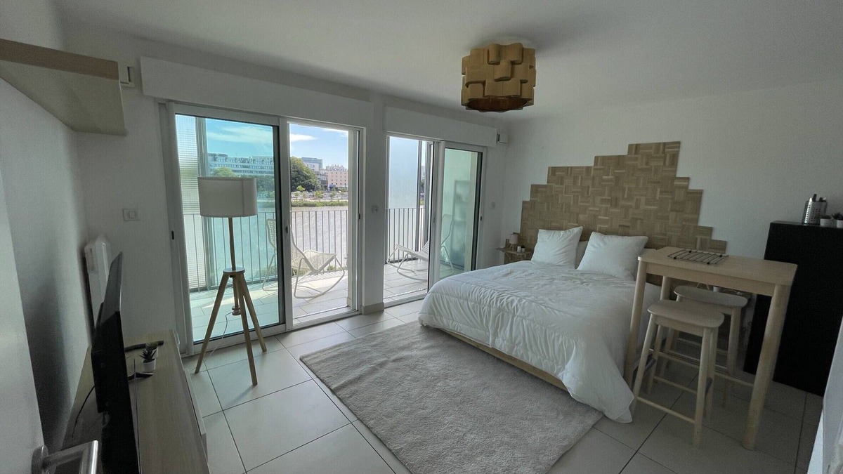 Madeleine-Champ de Mars Apartment | Nice Studio 28 M² With Balcony Near The Center