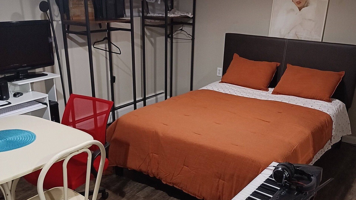 Fair Lawn Apartment | Nice Studio Basement apartment. . FREE PARKING!