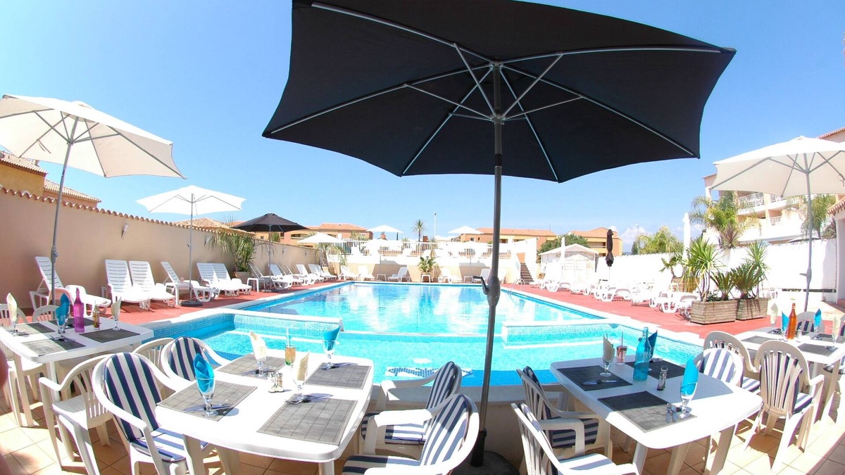 Les Bormettes Apartment | Nice T2 (1 bedroom) 4 pers 250m from the SEA with HEATED SWIMMING POOL & TENNIS (107)