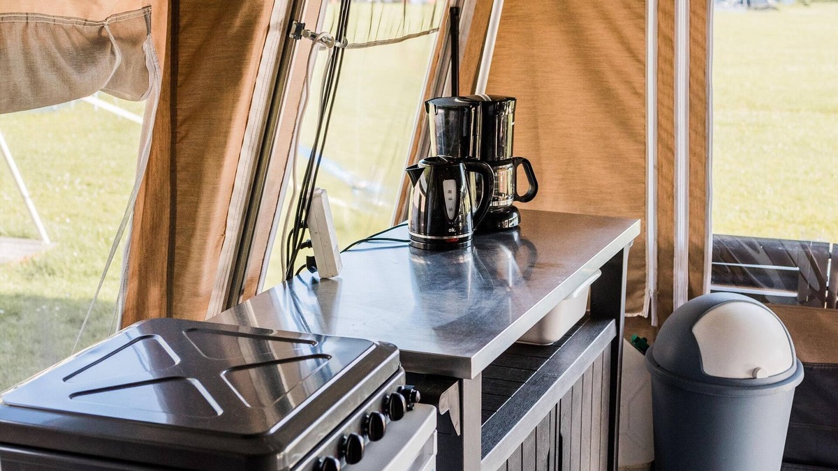 Opende House | Nice tent lodge on a campsite
