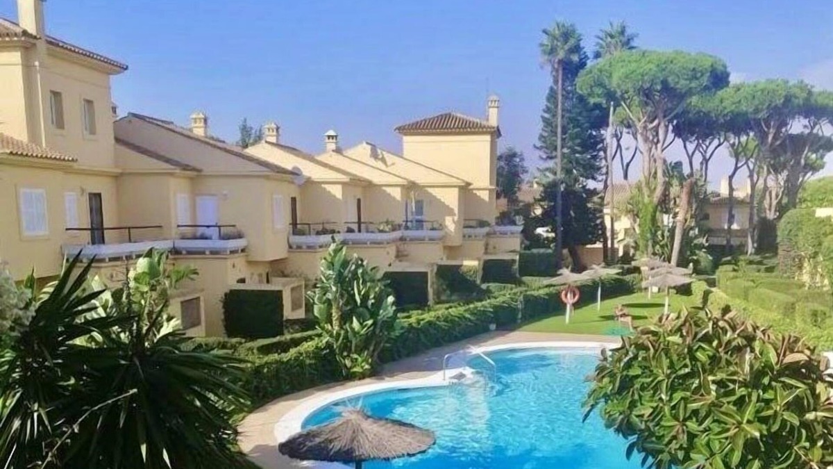 Los Gallos-Cerromolino Ski Chalet | Nice townhouse with swimming pool located in Novo Santi Petri (Calle Galba).