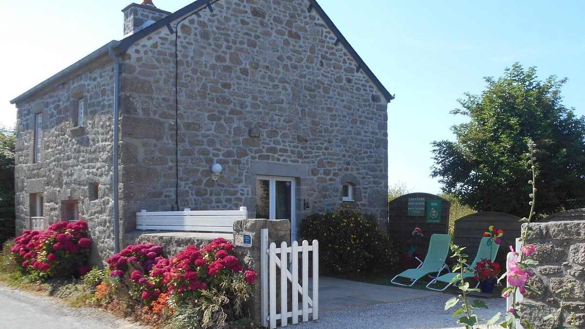 Montfarville House | Nice typical house near the port of BARFLEUR .