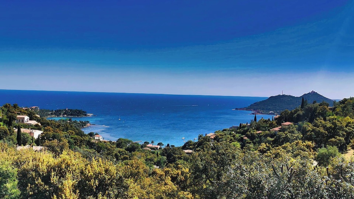 Saint-Raphael Villa | nice villa with with pool and seaview