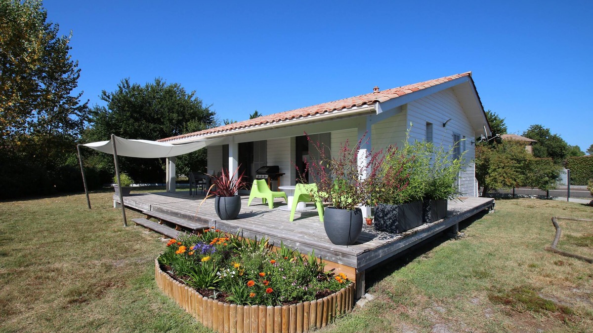 Sanguinet House | Nice wooden house on a large lot, near the lake and downtown