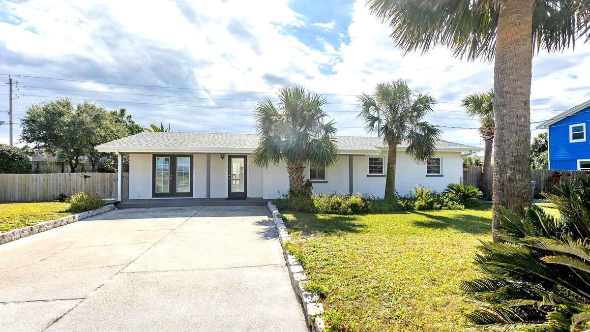 Florida Panhandle House | Nicely decorated 4 bedroom Sound View Home w/Large Back Yard! Pet friendly!