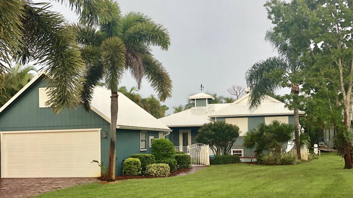 Palm City Apartment | Nicely decorated 1 Bedroom 1 Bathroom Efficiency