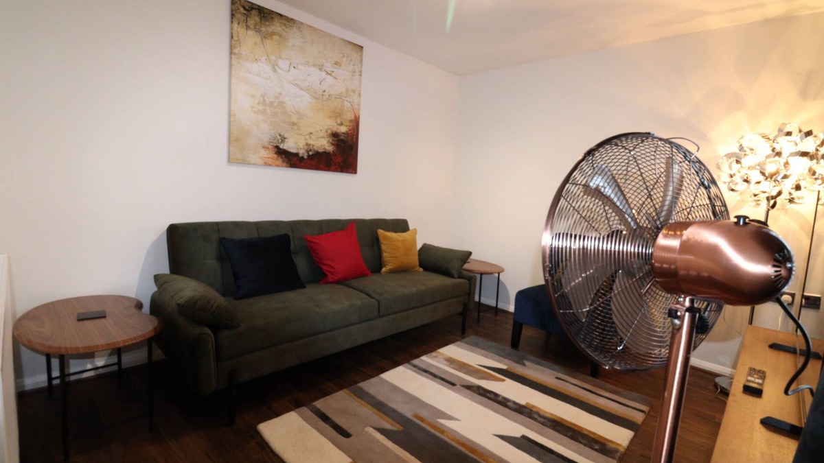 Greenhithe House | Nicely Furnished 2 Bedroom House In A Peaceful & Central Location