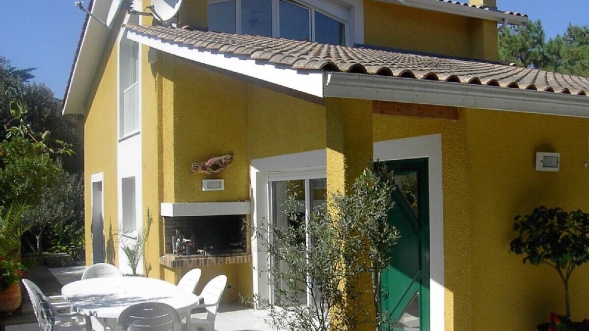 Hourtin-Plage House | nicely furnished and comfortable, close to the beach