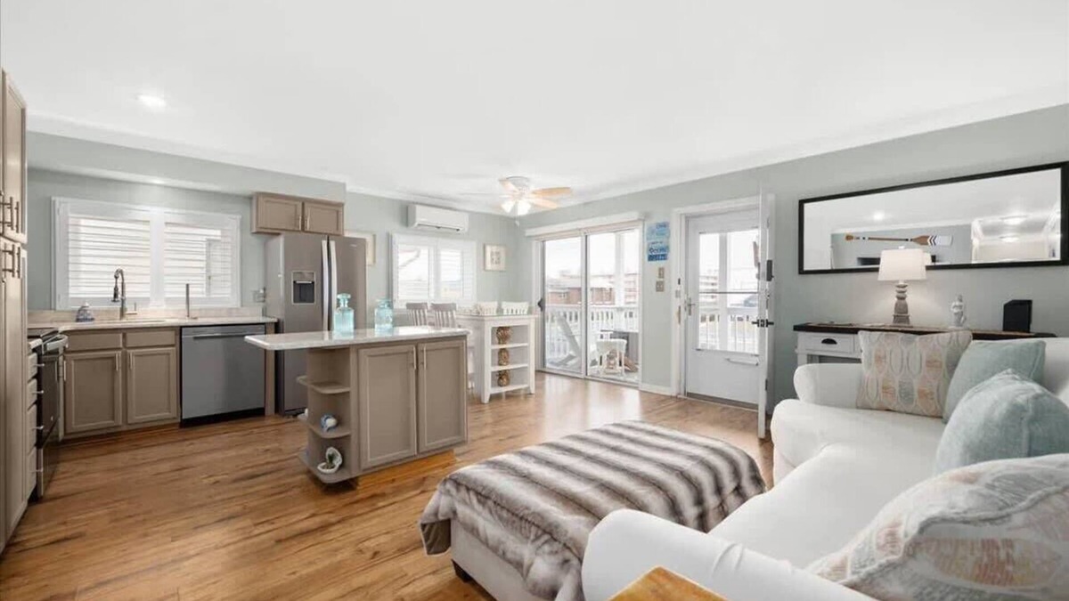 Montego Bay Condo | Nicely Renovated Two Bedroom Oceanside Condo
