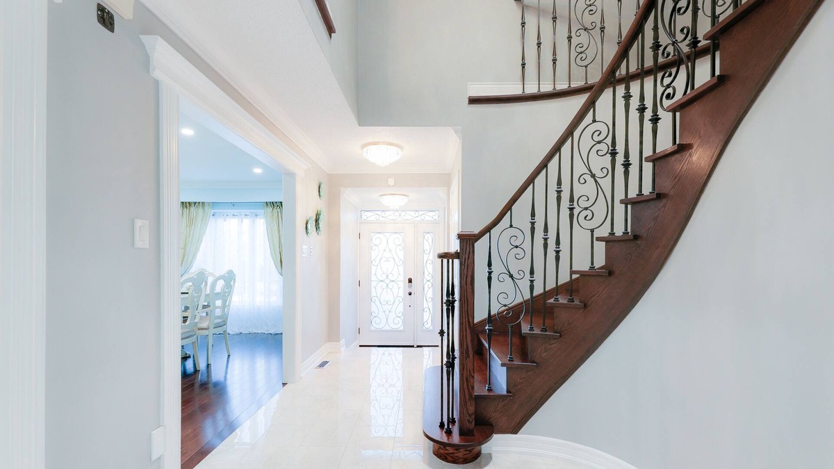 Brampton House | Nicely Upgraded and Decorated House With a Luxurious Touch
