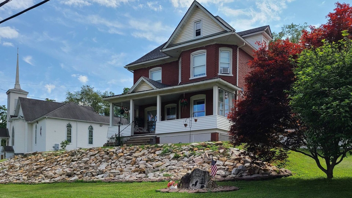 Hyner House | Nick's Nest North Bend relax and enjoy the serenity of our area.