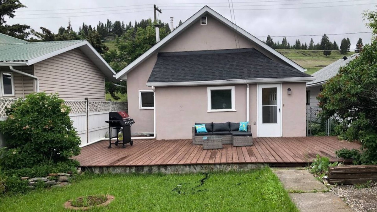 Coleman House | Nick's Place; Cozy Home with Hot Tub