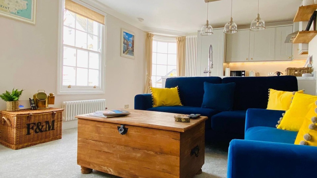 Broadstairs Apartment | Nickleby Nook By the Sea - Meters to the Beach!