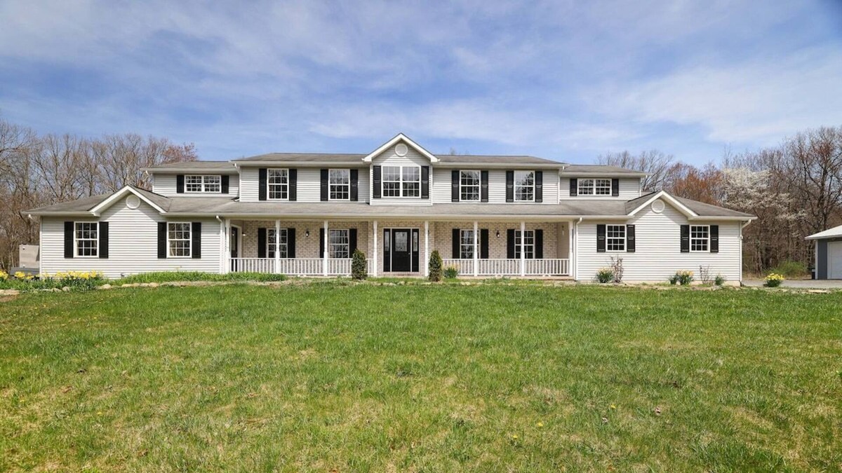 Kresgeville House | Nicole’s Place PA · Luxe Lrg Pocono House for 18 Hot Tub/Gameroom/Pool