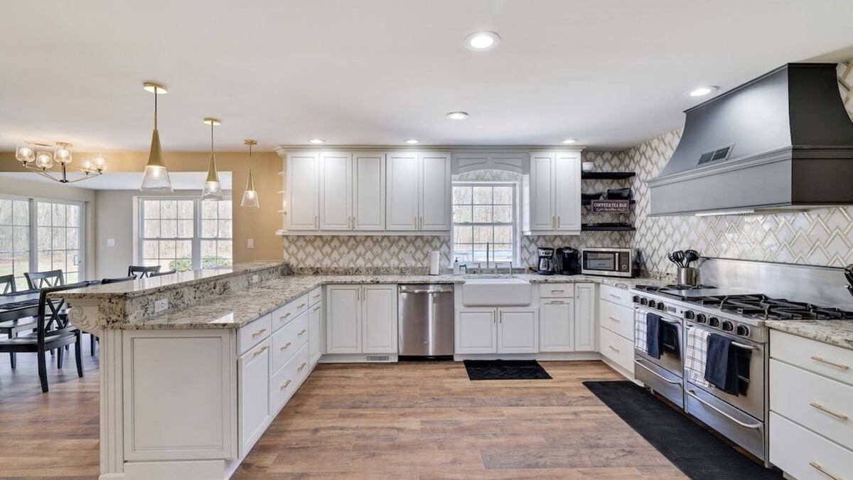 Kresgeville House | Nicole’s Place PA · Luxe Lrg Pocono House for 18 Hot Tub/Gameroom/Pool