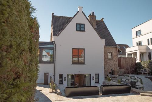 Duinbergen Apartment | Nieuw app met tuin en terras, gratis parking, aan zee, vlakbij Brugge