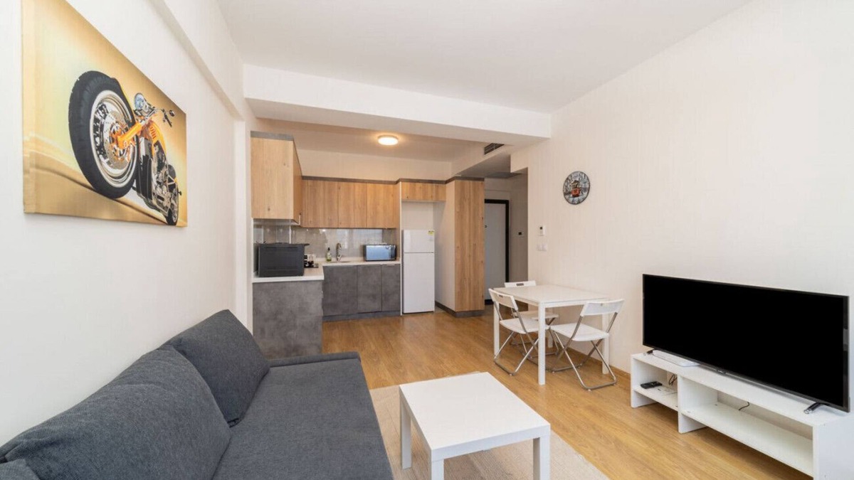 Kepez Apartment | Nifty Flat with Shared Pool in Kepez