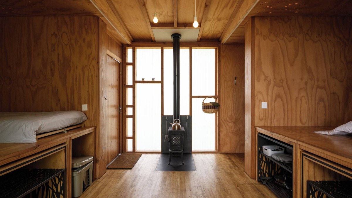 Manzat Cabin | Night Facing the Volcanoes