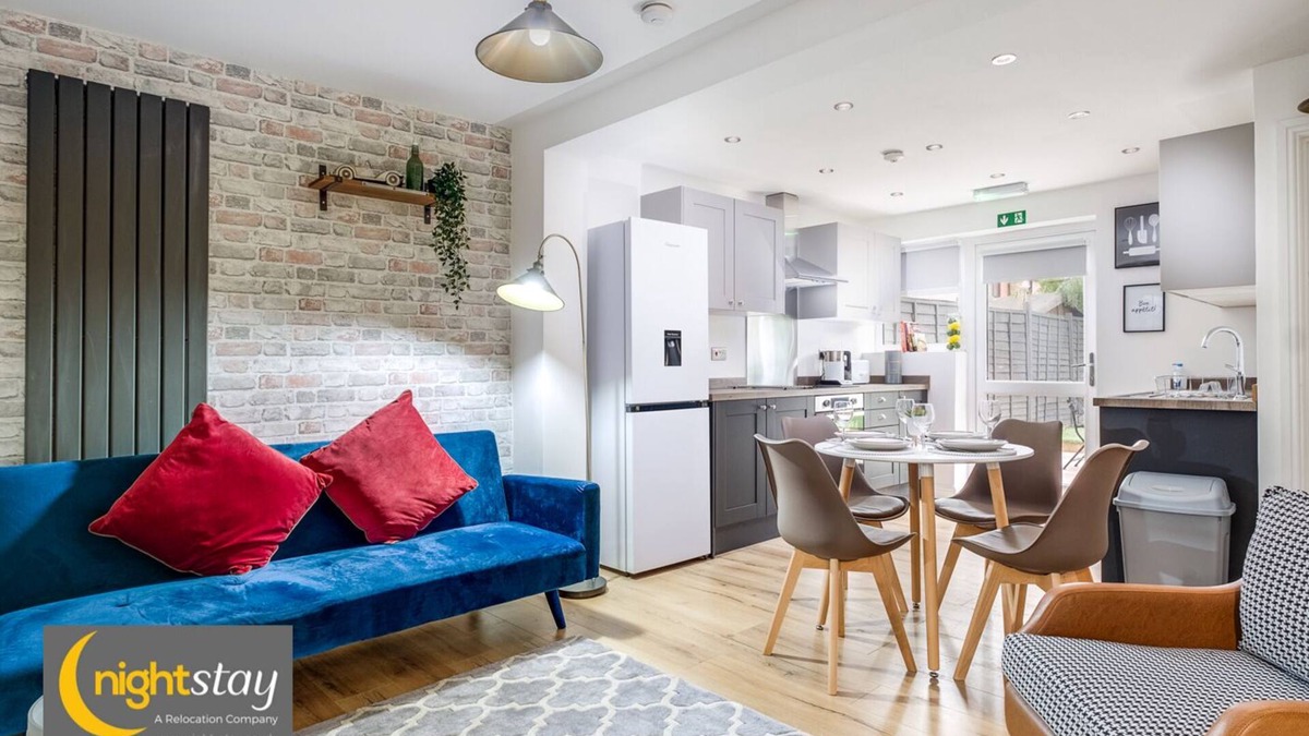 Stonnall House | Night Stay - Alpha House
