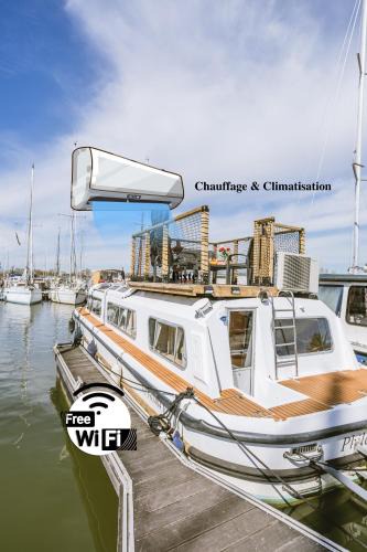 Bassins a Flot Boat Rental | NIGHTBOAT Péniche