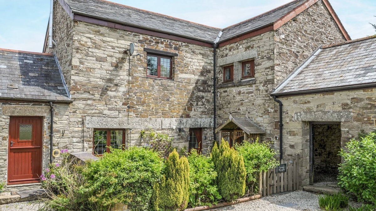 Lower Trengale Cottage | NIGHTINGALE COTTAGE, pet friendly, with open fire in Lostwithiel