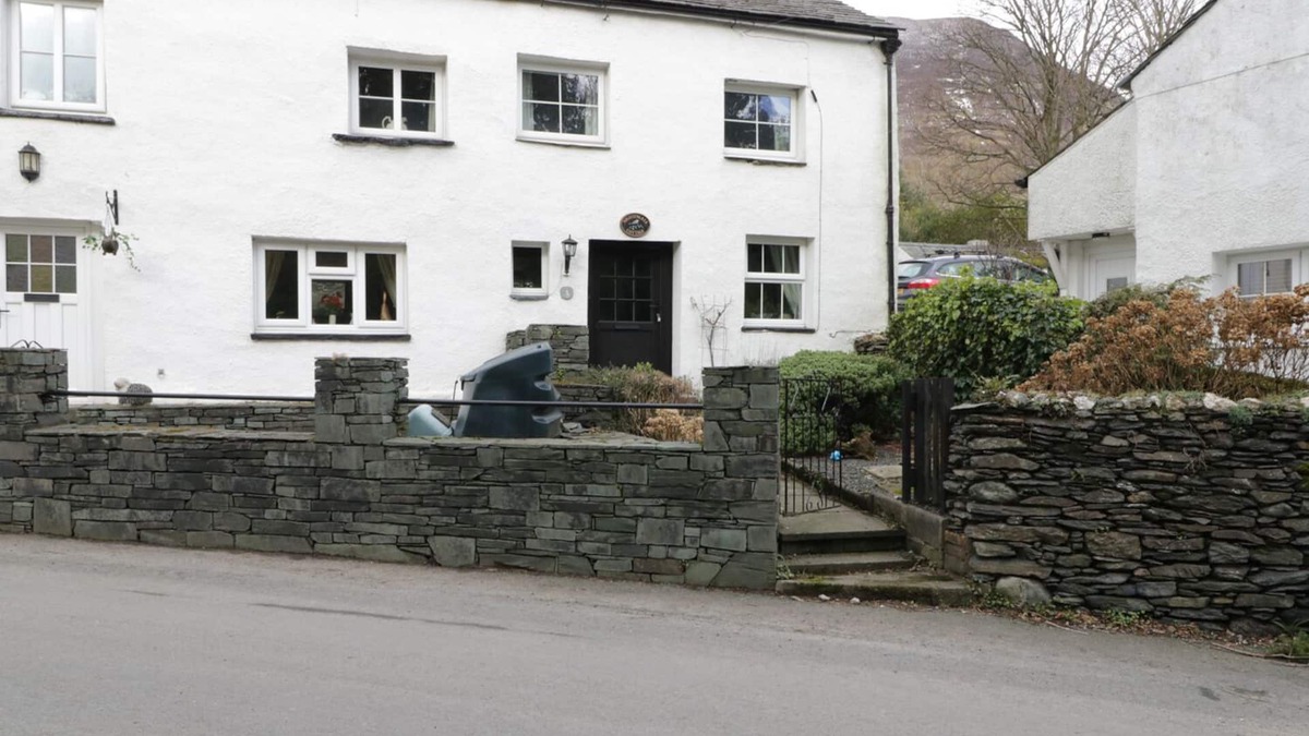 Threlkeld Cottage | NIGHTINGALE COTTAGE, pet friendly, with open fire in Keswick