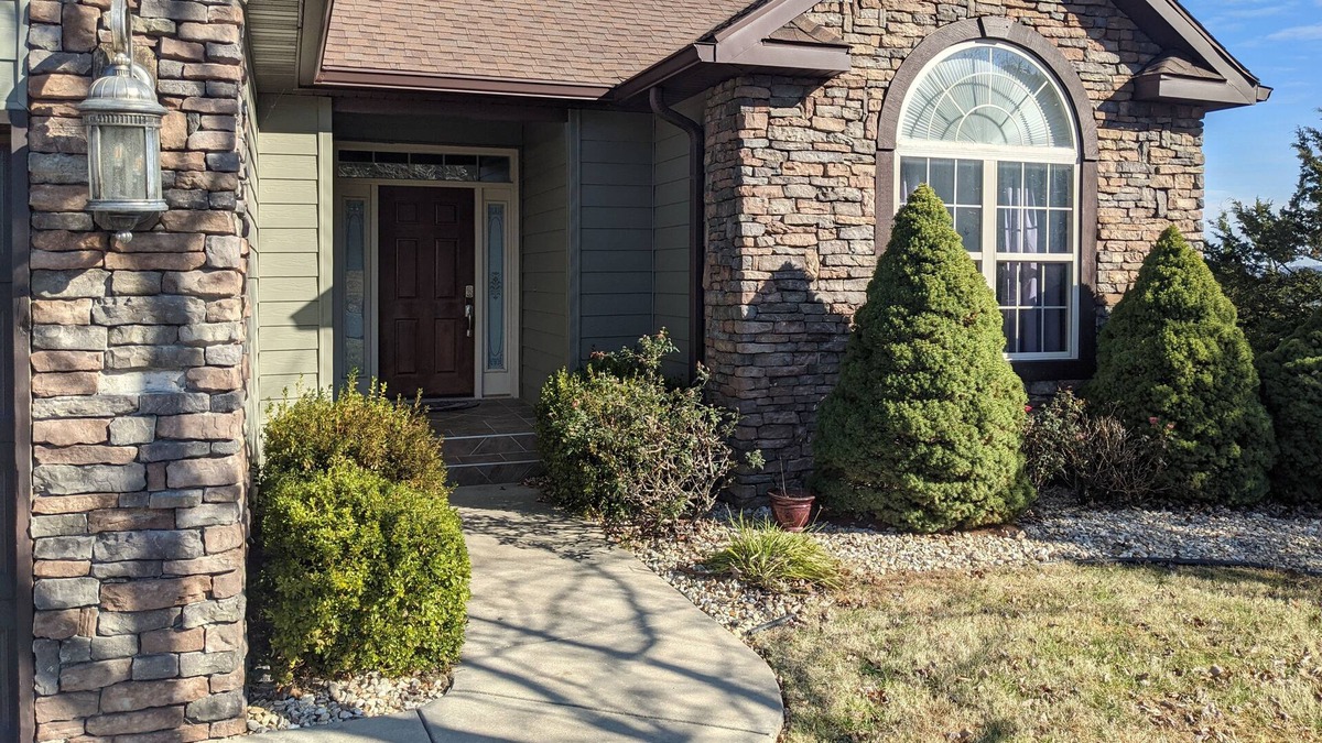 Branson West Condo | Nightly Specials! Spacious OzarksHome ~ HiSpeedWiFi ~ OutdoorPool ~ Close to SDC