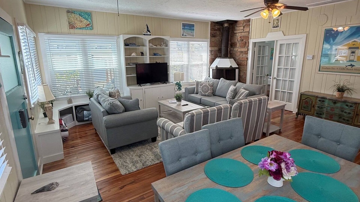 Pass-a-Grille House | Nightly stay allowed just steps to the famous Pass-a-Grille Beach, pet friendly.
