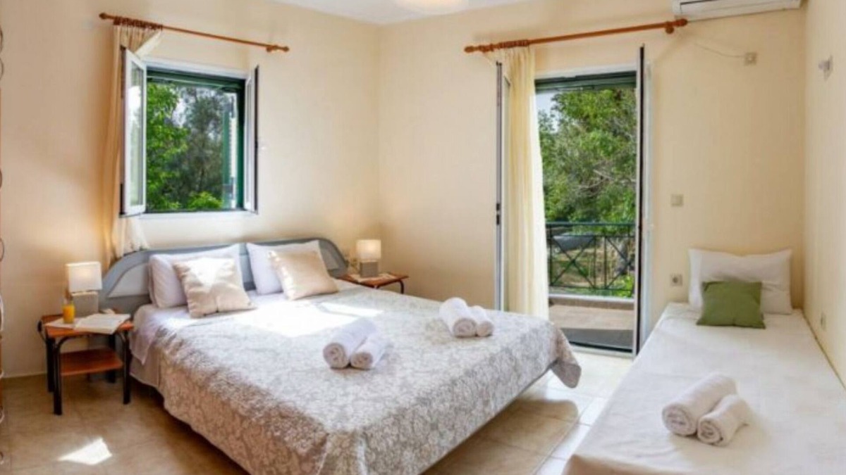Kariotai House | Nikis Country House - Lefkada BnB Private Parking
