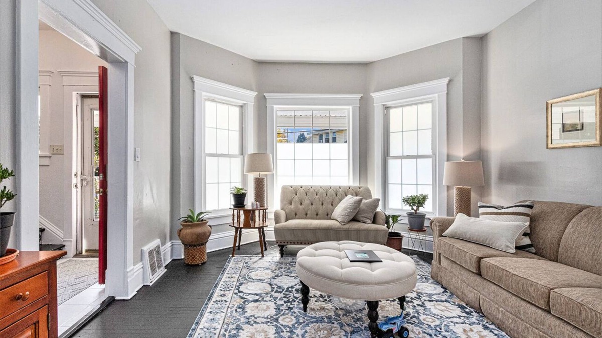 Niles House | Niles Charmer! Wifi, AC, 3 Queen Beds - walk to downtown!