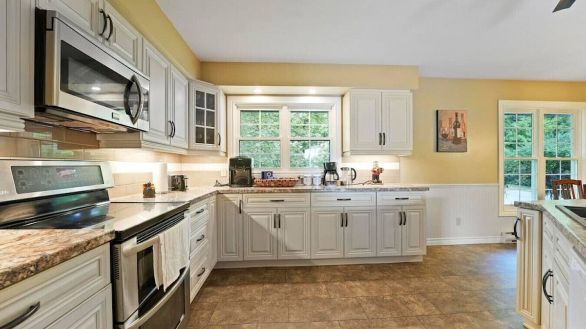 Kirkfield Cottage | Nimalan · Cozy Waterfront Cottage on Mitchell Lake