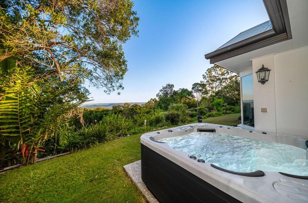 Ninderry House | Ninderry Manor-Spectacular Hinterland retreat