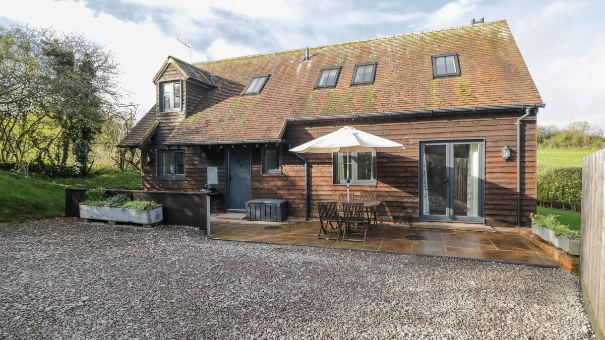 Marlborough Cottage | NINE ACRES BARN, with a garden in Marlborough, Wiltshire