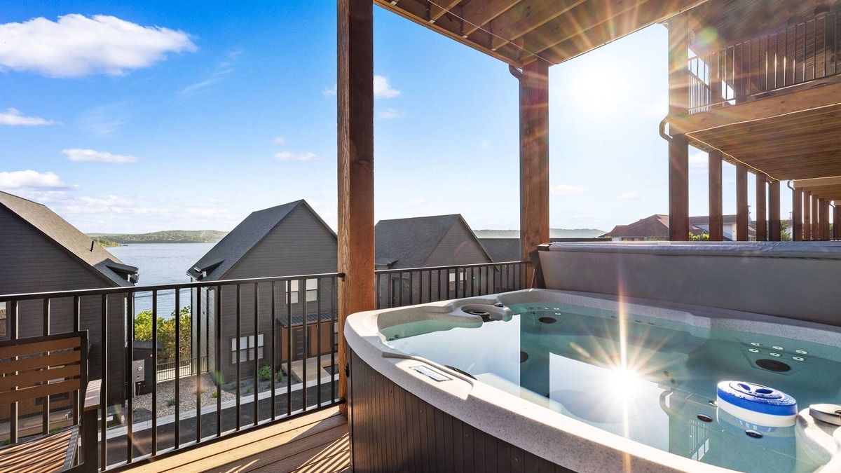 Oliver House | Nine Lakefront Homes (sleeping 223) in Rocky Shores w/n 500ft