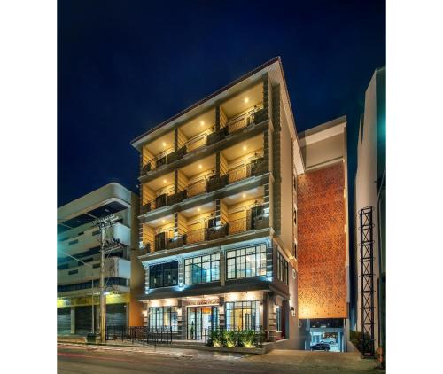Ban Pong Hotel | Nine River Hotel