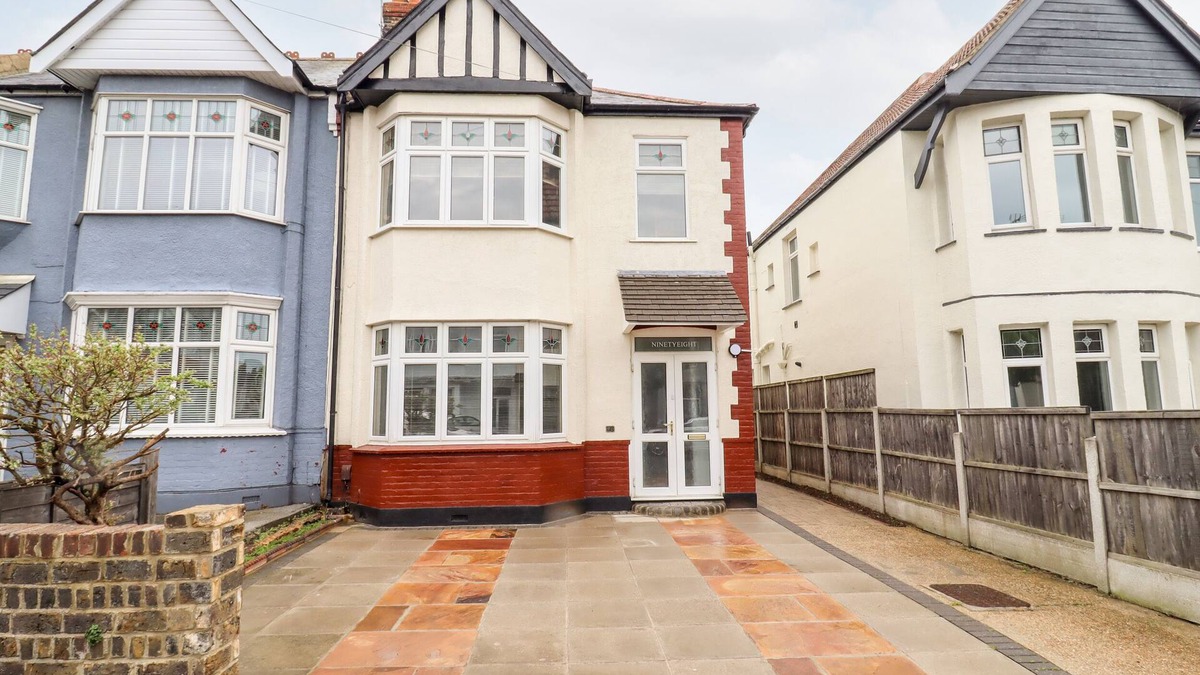 Southend-on-Sea House | NINETY EIGHT, family friendly, with a garden in Southend-On-Sea