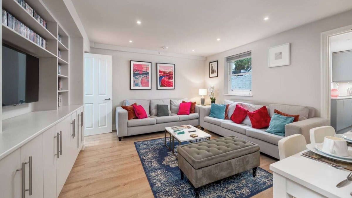 Redcliffe Apartment | Niru Experience Hidden Secret