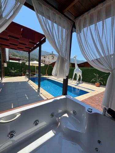 Karaoz House | Nirvana Bungalows