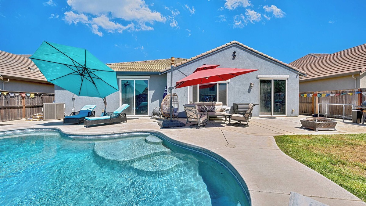 Elk Grove House | Nirvana Homes: Spacious Getaway w/Sparkling Pool & 2 King Suites