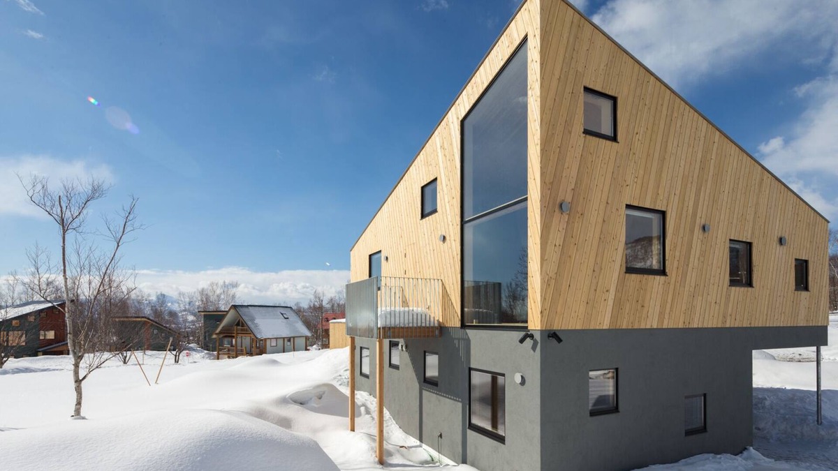 Niseko Ski Chalet | Niseko Village ski Chalet 4BDR Car Delica Included