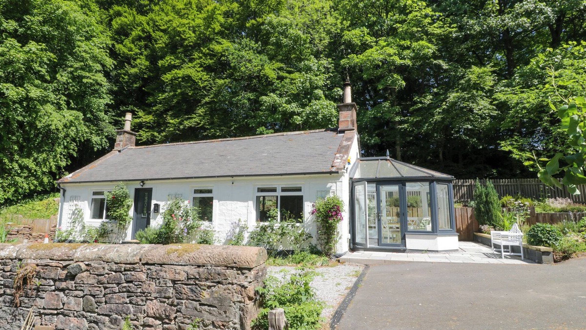 Thornhill Cottage | NITHBANK COTTAGE, pet friendly, with open fire in Thornhill